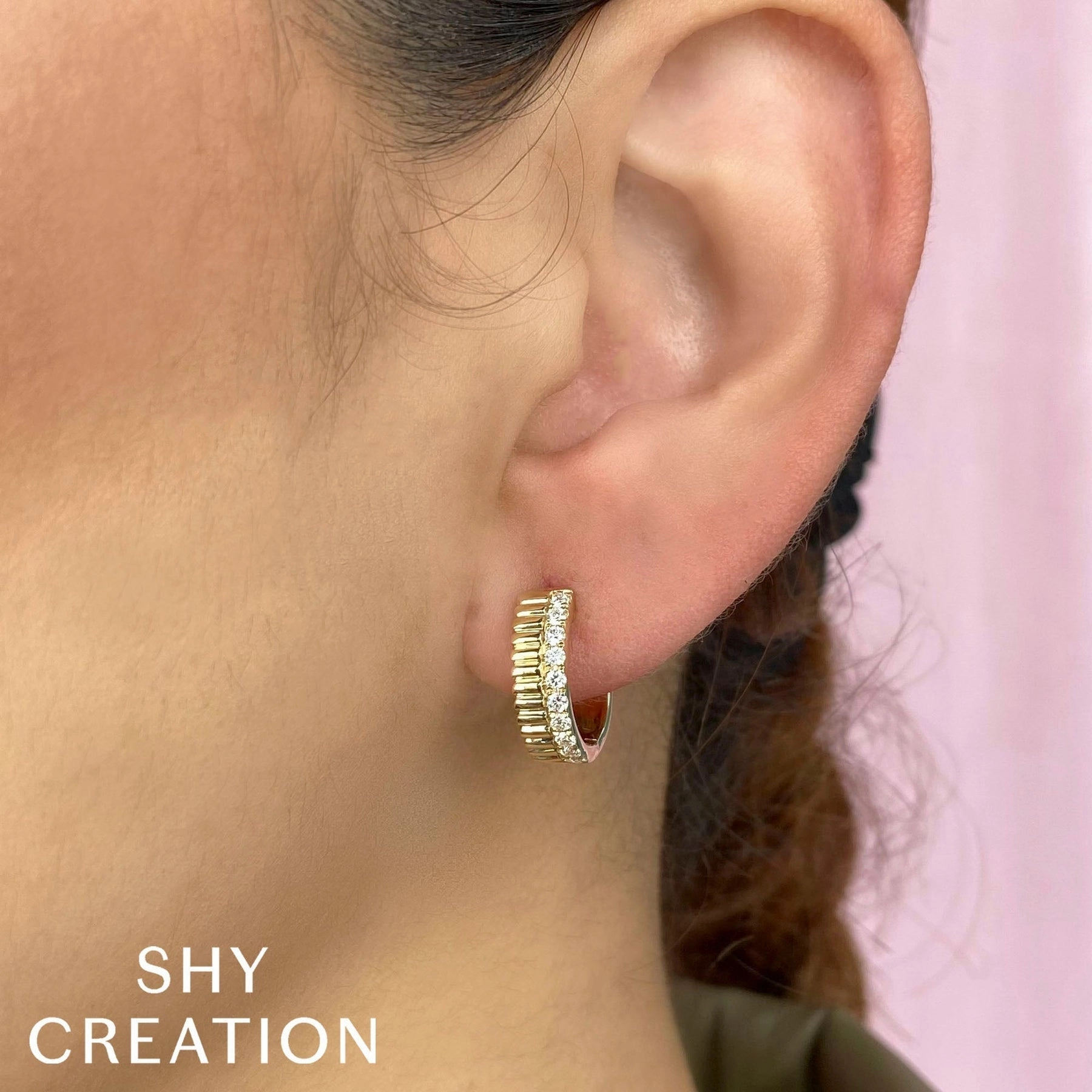 0.34CT DIAMOND HUGGIE EARRING