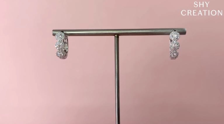 0.37CT DIAMOND HUGGIE EARRING