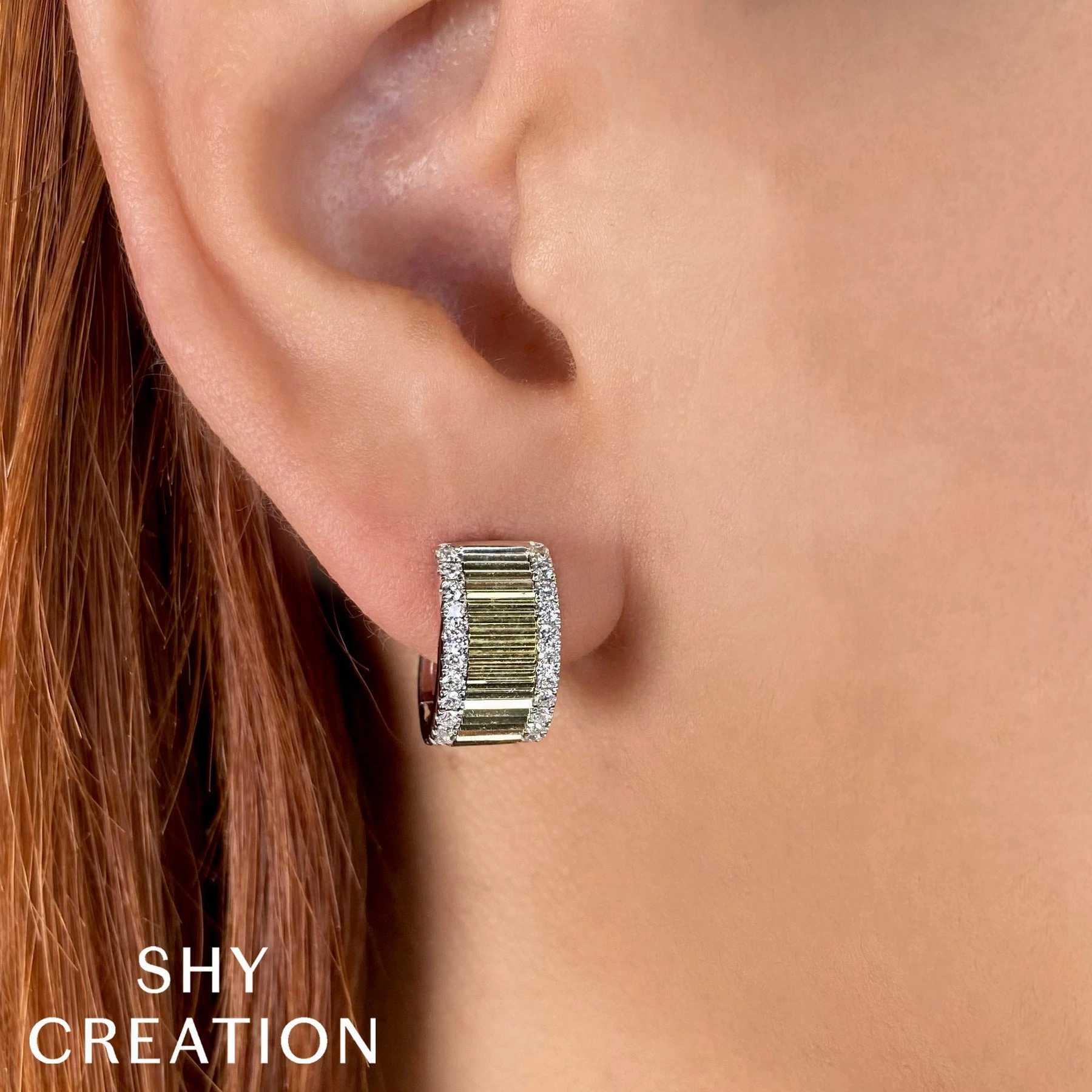 0.46CT DIAMOND HUGGIE EARRING