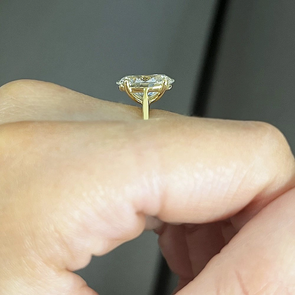 18ct Gold 2.75ct Oval Brilliant Cut Lab Grown Diamond Solitaire Ring G SI 1