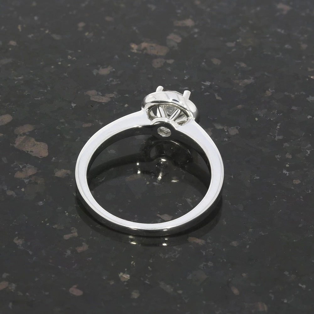 18ct White Gold 0.58ct Halo Cluster Diamond Ring