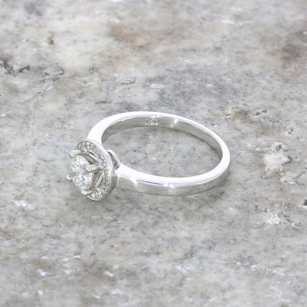 18ct White Gold 0.58ct Halo Cluster Diamond Ring