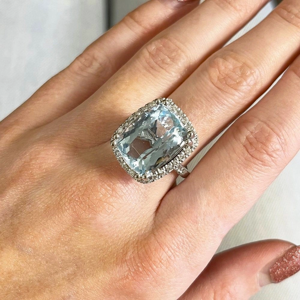 18ct White Gold 10.0ct Aquamarine and 0.60cts Diamond Cluster Ring