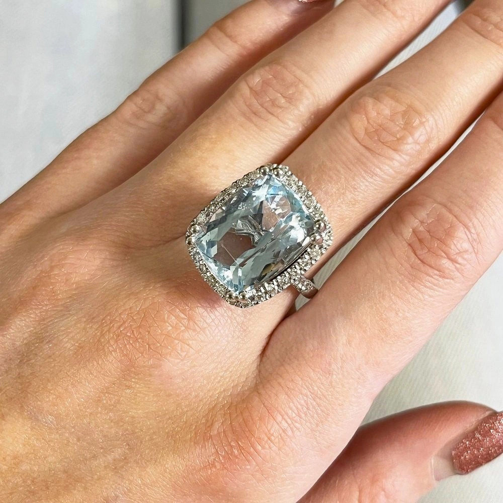 18ct White Gold 10.0ct Aquamarine and 0.60cts Diamond Cluster Ring