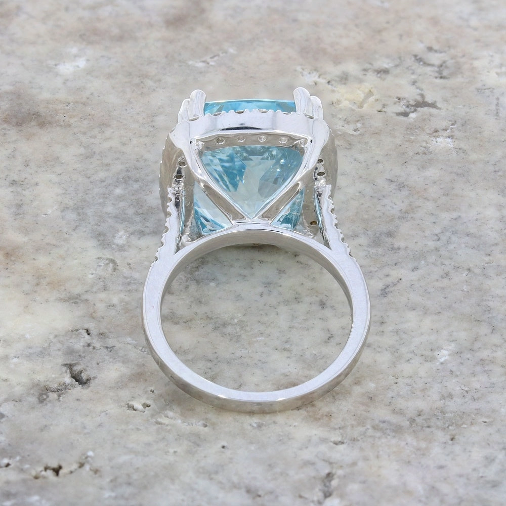 18ct White Gold 10.0ct Aquamarine and 0.60cts Diamond Cluster Ring