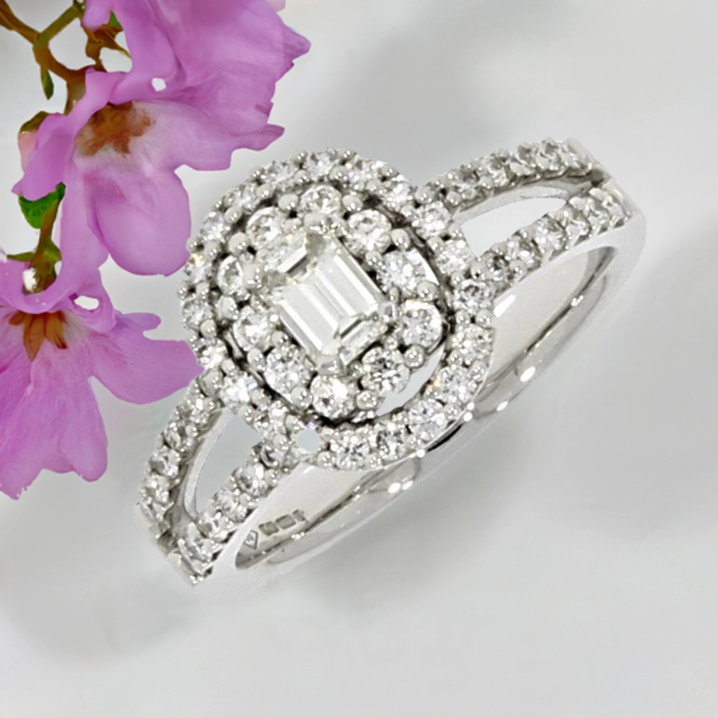 18ct White Gold 1.05ct Diamond Cluster Ring