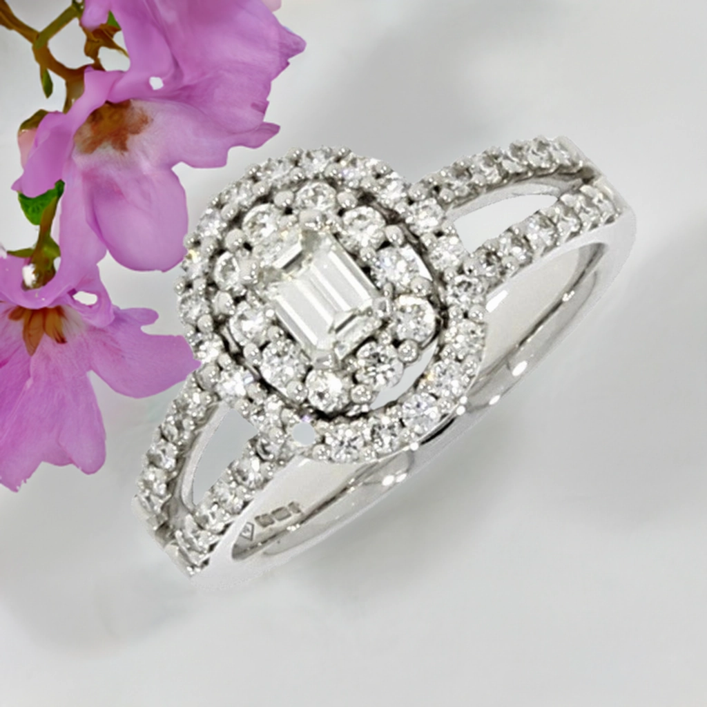 18ct White Gold 1.05ct Diamond Cluster Ring