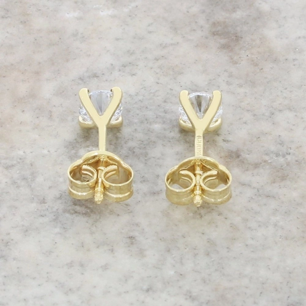 9ct Yellow Gold 0.76cts Lab Grown Brilliant Cut Diamond Stud Earrings