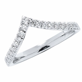 Alliance en or blanc sertie de diamants.