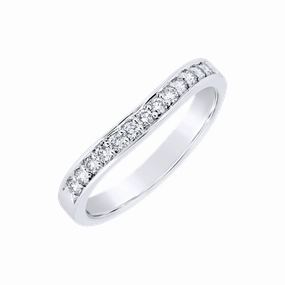 Alliance en or blanc sertie de diamants.