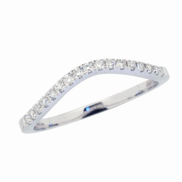 Alliance en or blanc sertie de diamants.