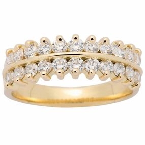 Alliance en or jaune sertie de diamants.