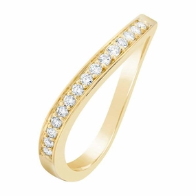 Alliance en or jaune sertie de diamants.