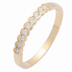 Alliance or jaune sertie de diamants.