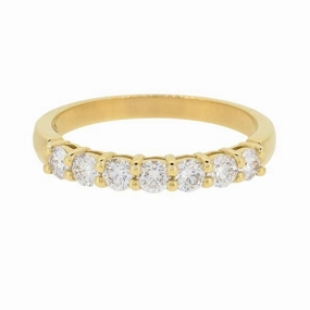 Alliance or jaune sertie de diamants.