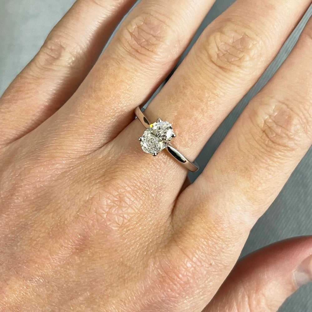 Platinum 1.00ct Oval Brilliant Cut Lab Grown Diamond Solitaire Ring D VS1