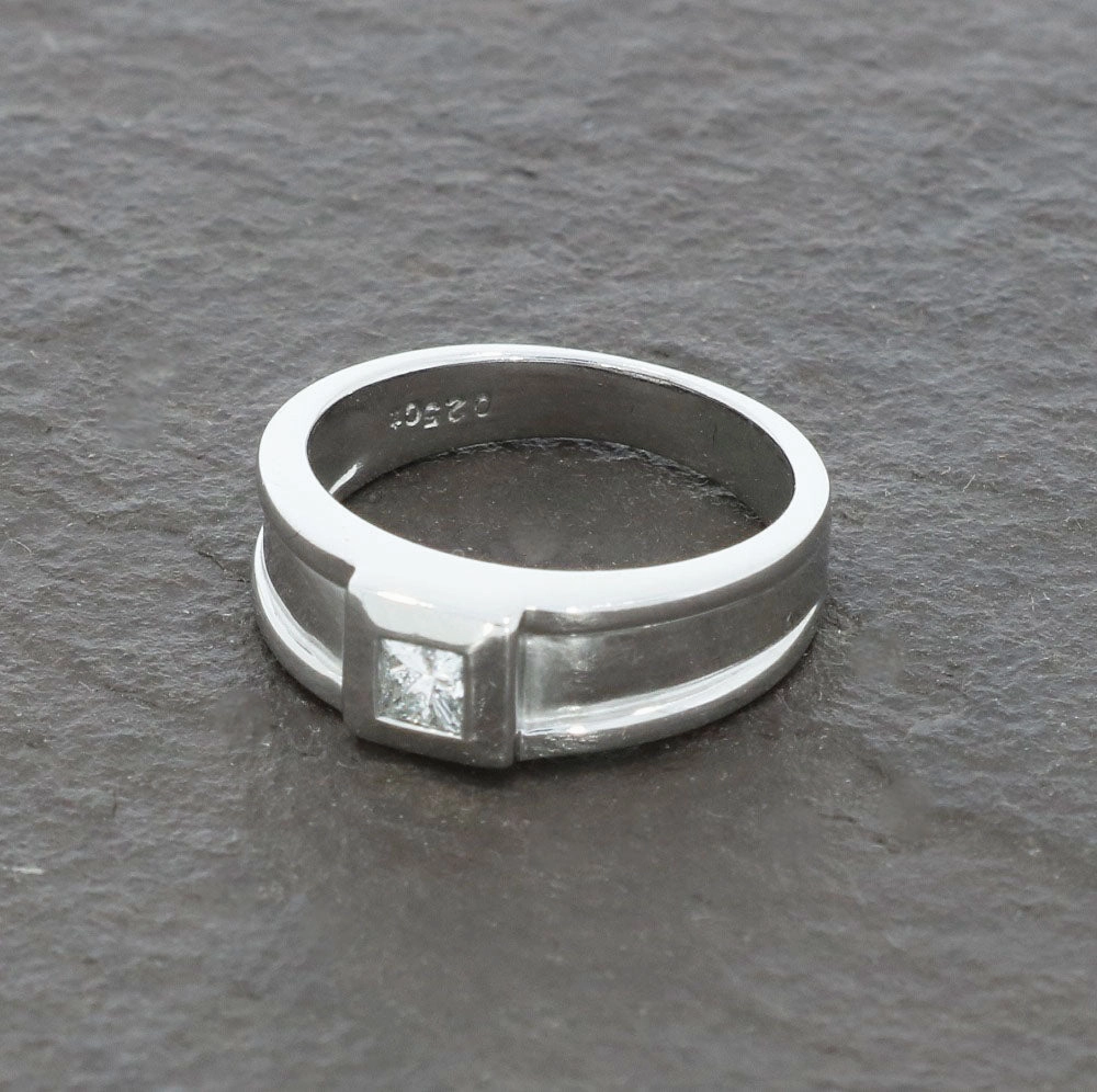 Pre Owned 9ct White Gold 0.25cts Diamond Solitaire Ring