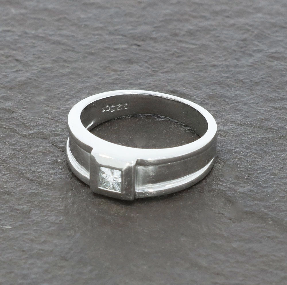 Pre Owned 9ct White Gold 0.25cts Diamond Solitaire Ring