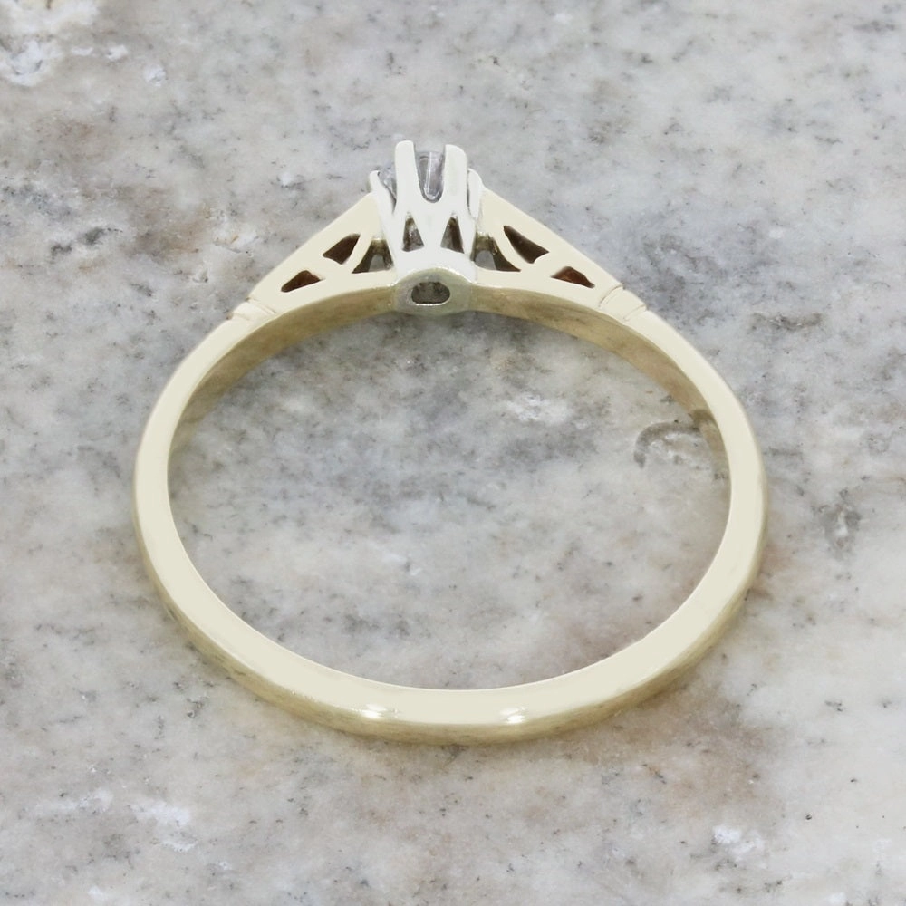 Pre Owned 9ct Yellow Gold 0.10cts Diamond Solitaire Ring