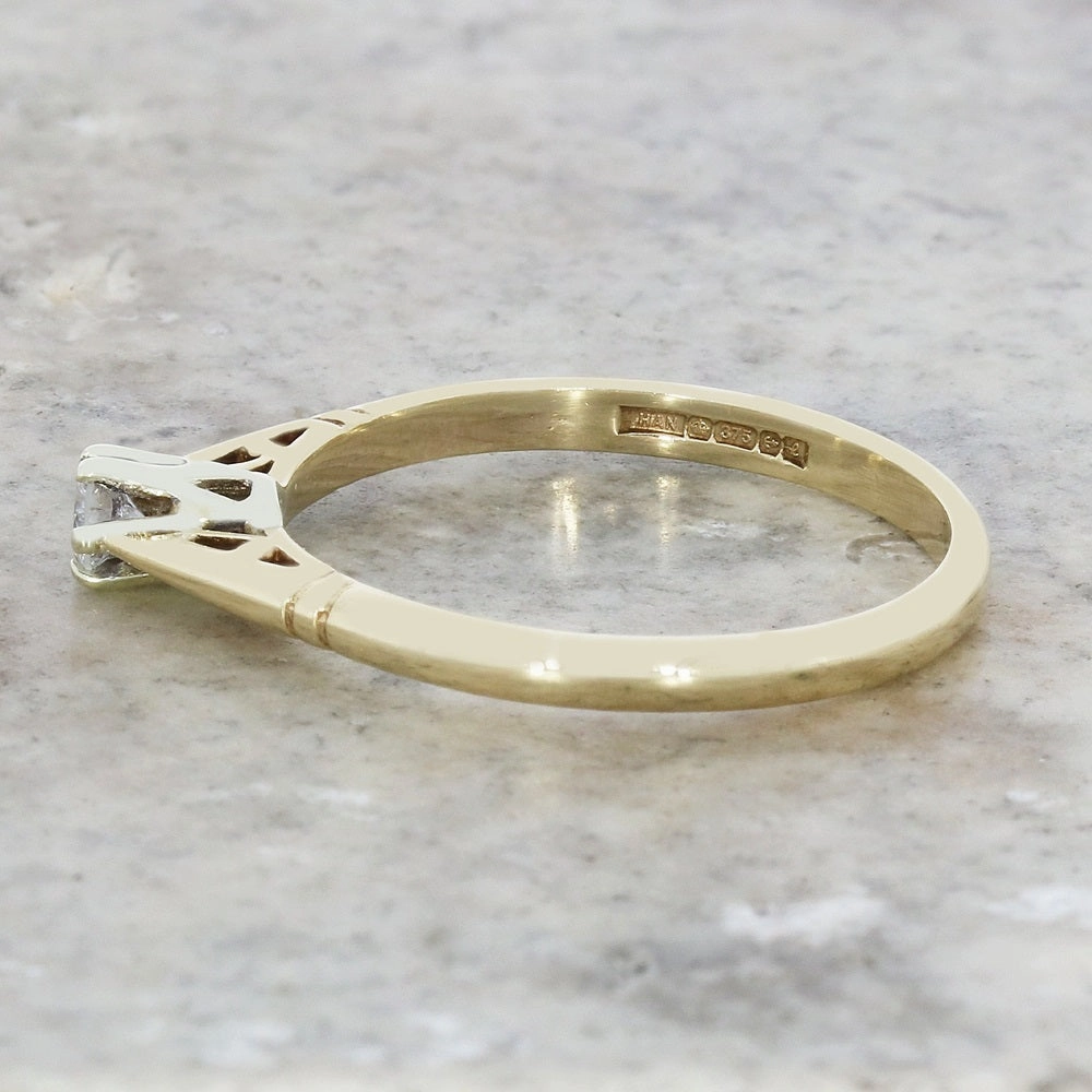 Pre Owned 9ct Yellow Gold 0.10cts Diamond Solitaire Ring