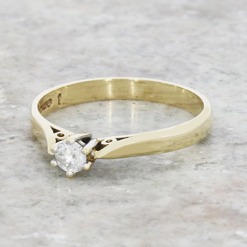 Pre Owned 9ct Yellow Gold 0.15cts Diamond Solitaire Ring