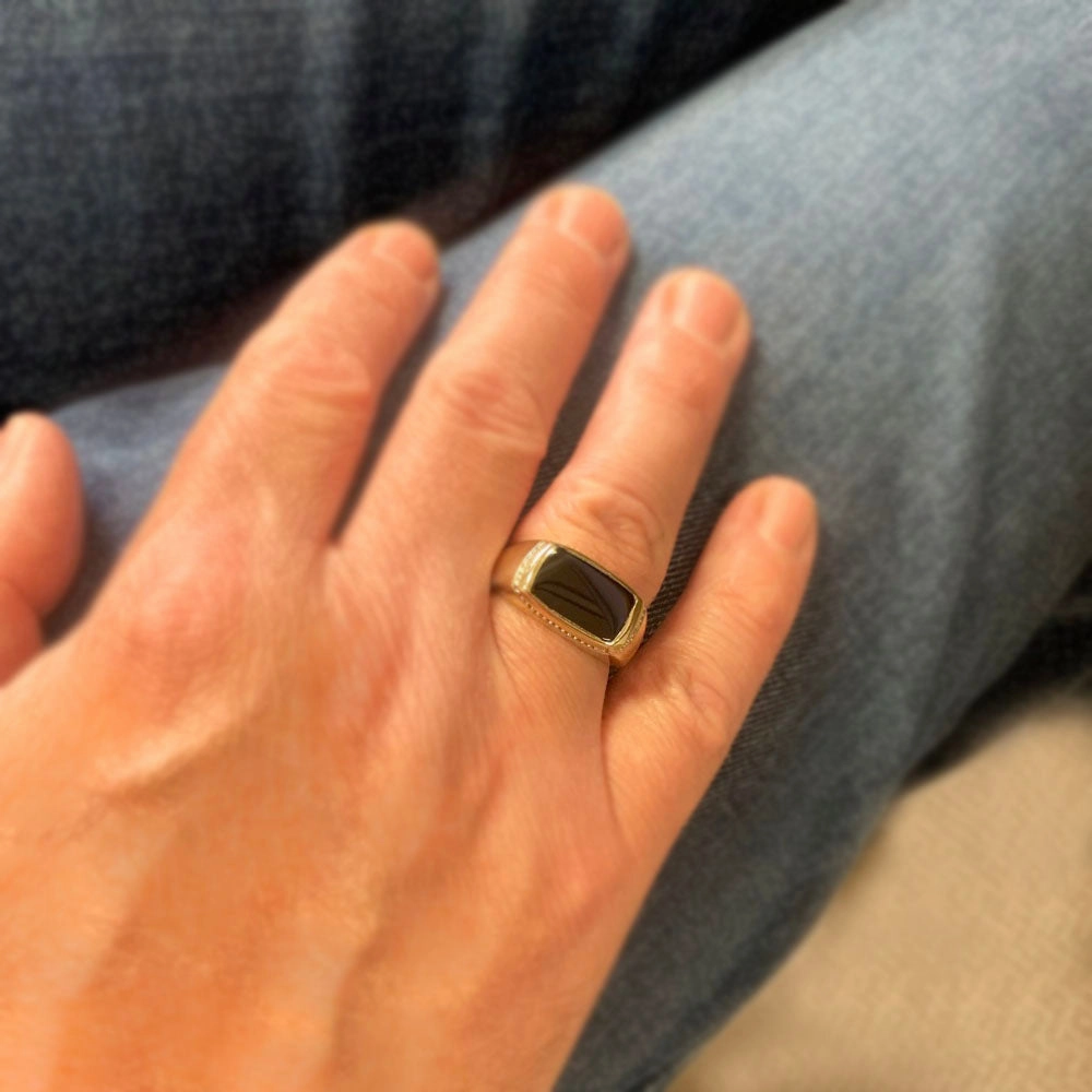Pre Owned 9ct Yellow Gold Black Onyx Mens Signet Ring