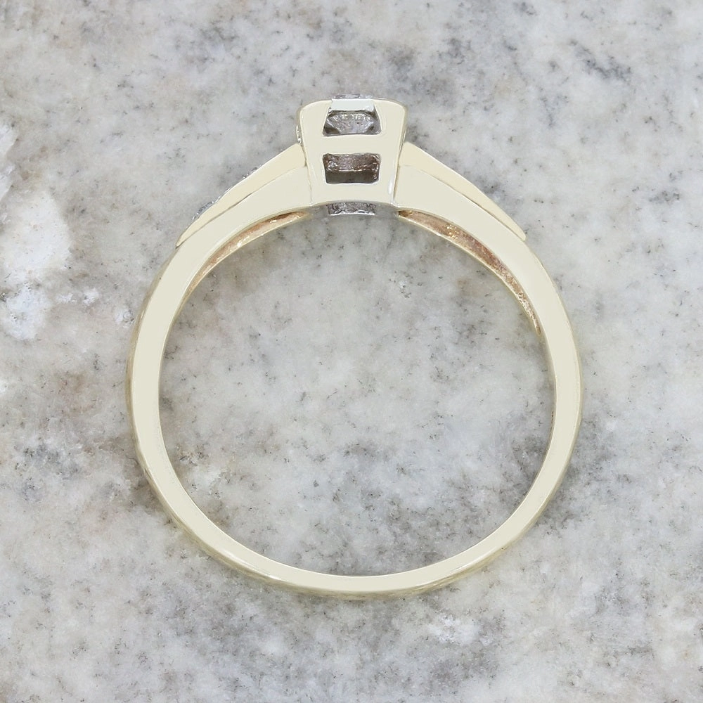 Pre Owned 9ct Yellow Gold Diamond Solitaire Ring