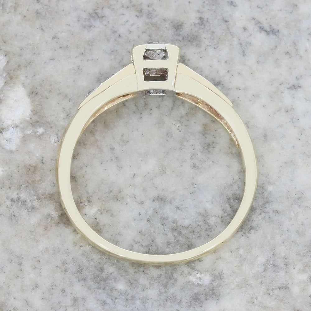 Pre Owned 9ct Yellow Gold Diamond Solitaire Ring
