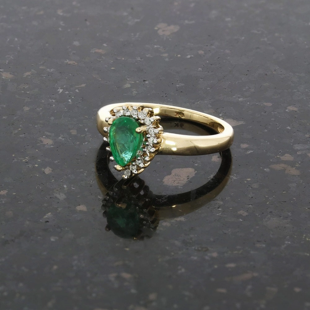 Pre Owned 9ct Yellow Gold Emerald and Diamond Cluster Ring