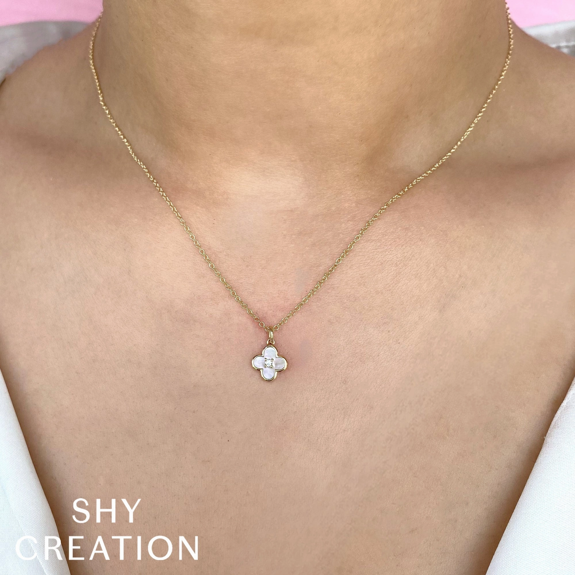 Shy Creation 0.02Ct Diamond & 0.33Ct Mother Of Pearl Clover Necklace SC55025600