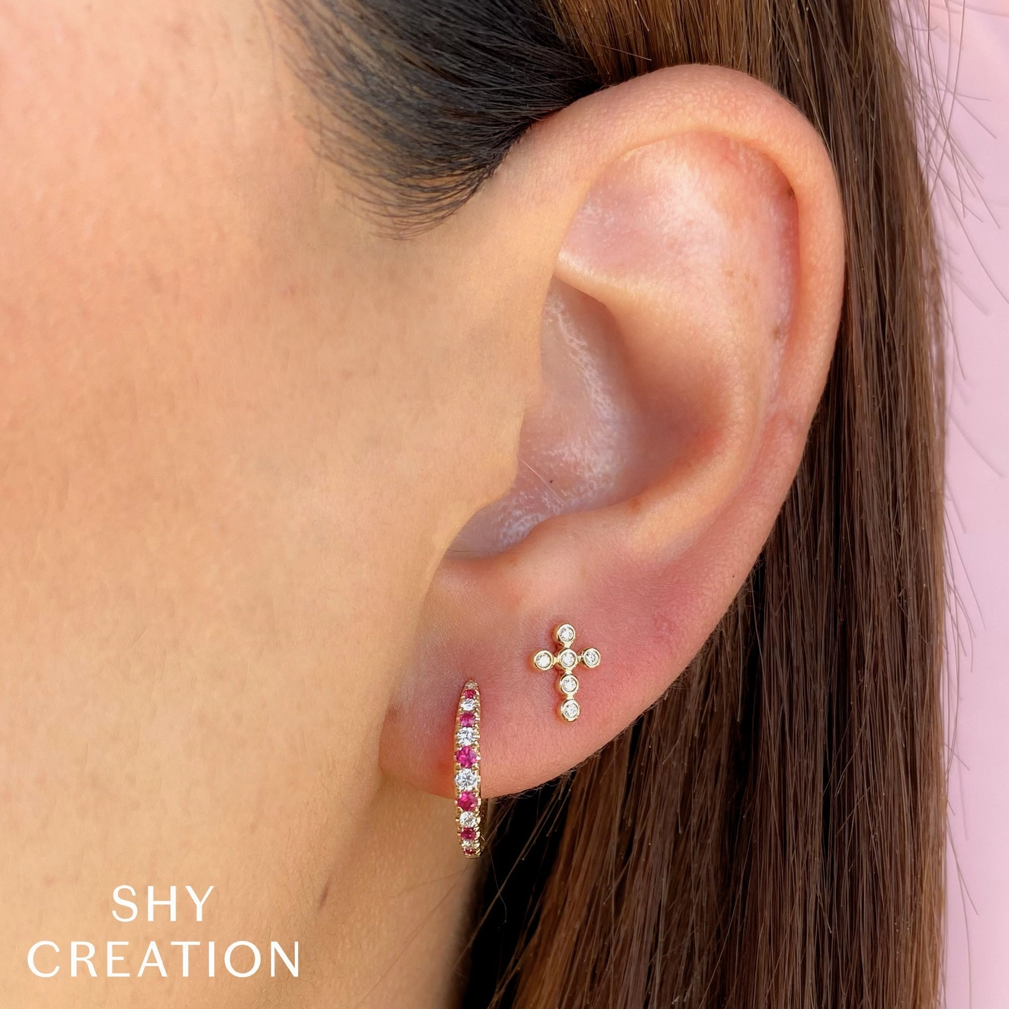Shy Creation 0.07Ct Diamond Bezel Cross Stud Earring SC55021570V2