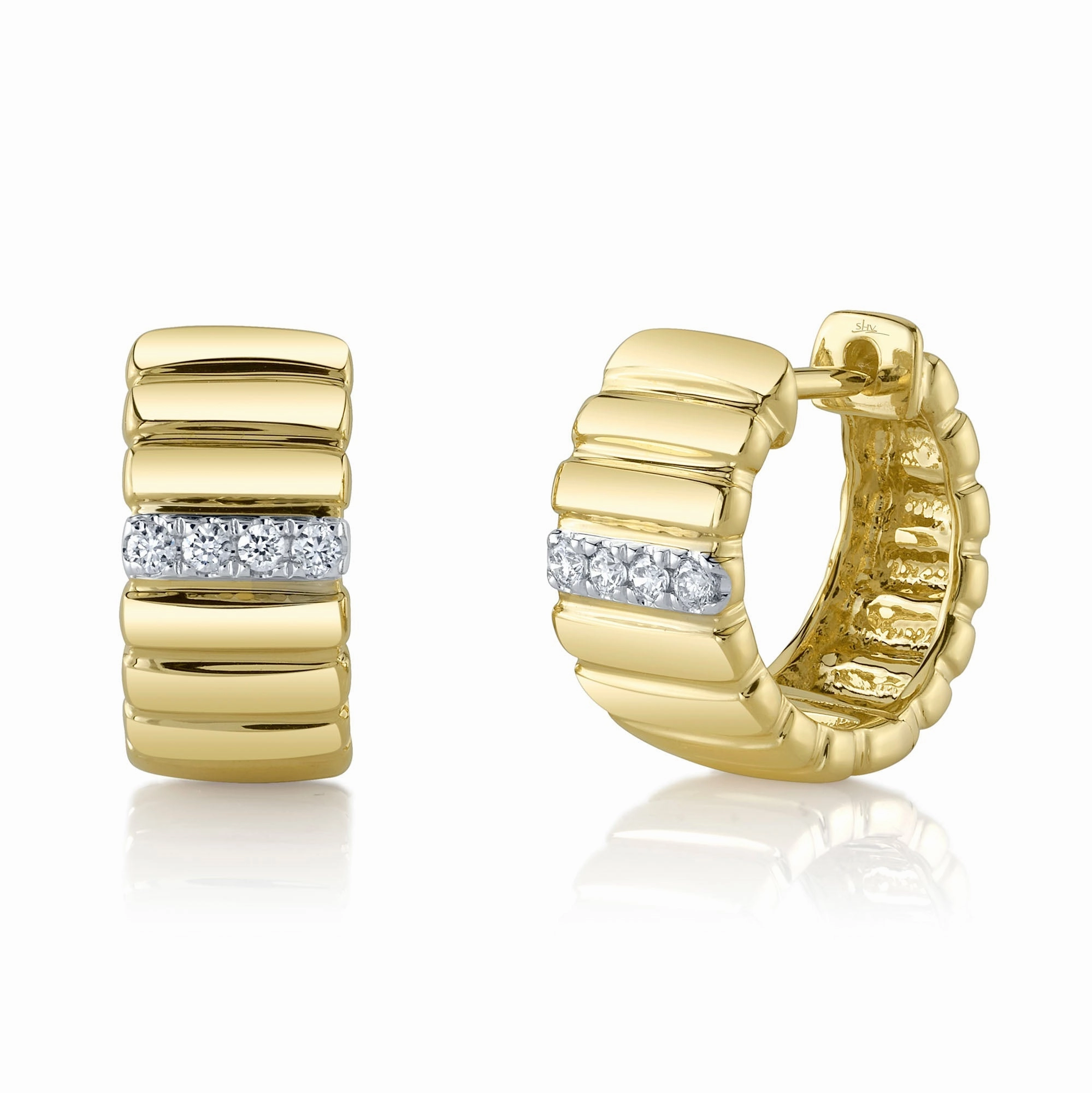 Shy Creation 0.09Ct Diamond Ribbed Huggie Earring SC22009417RD