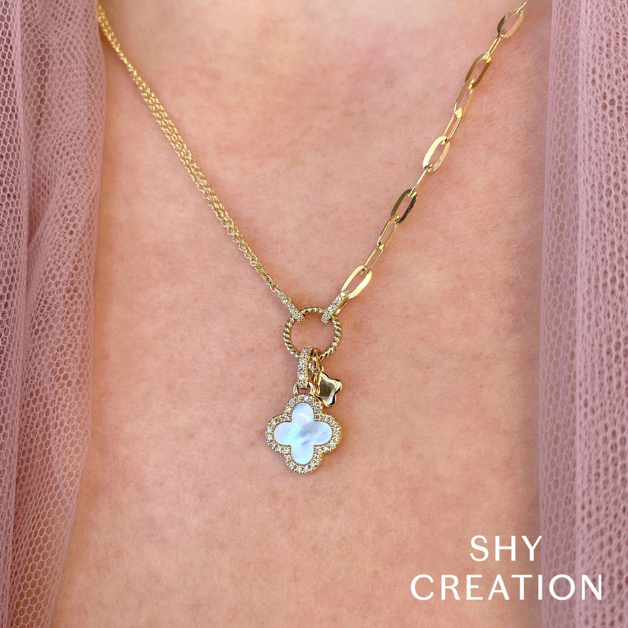 Shy Creation 0.12Ct Diamond & 0.54Ct Mother Of Pearl Clover Paper Clip Link Necklace SC55023485