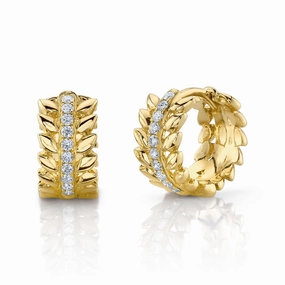 Shy Creation 0.20Ct Diamond Laurel Wreath Huggie Earring SC55022941