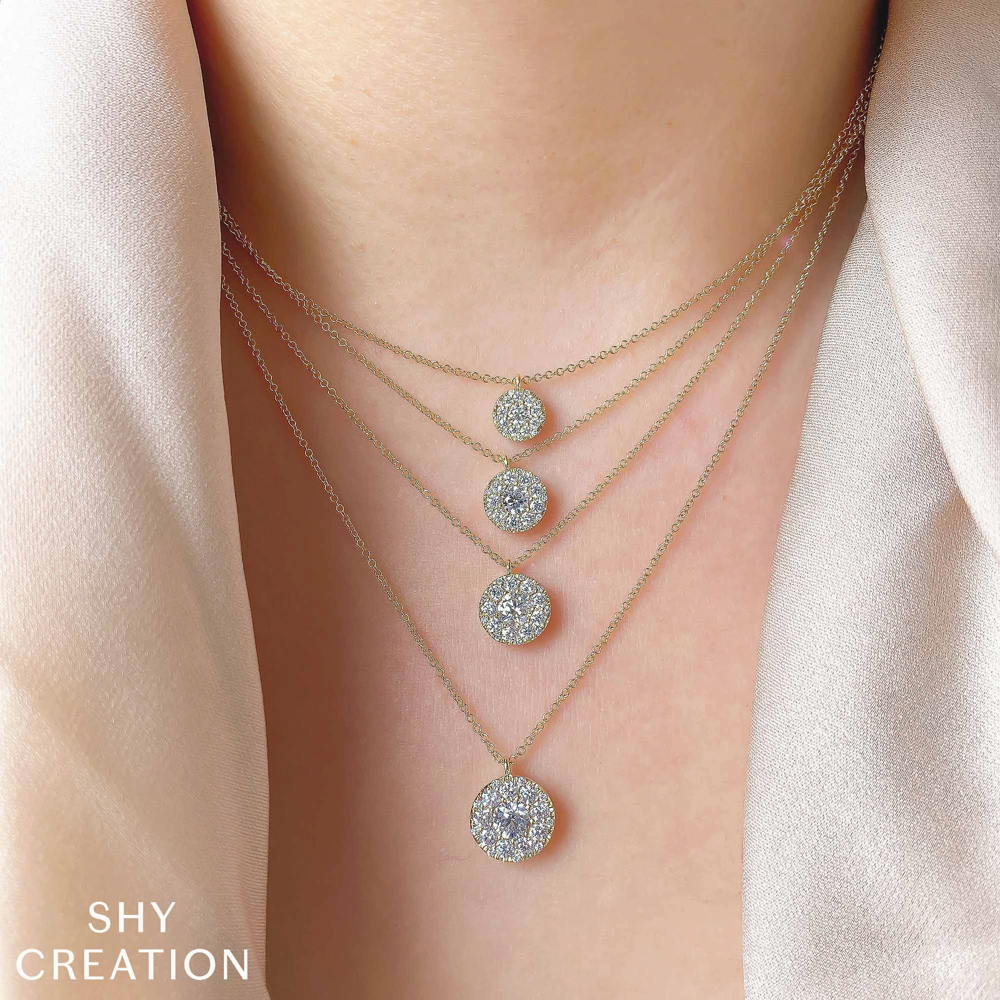 Shy Creation 0.22Ct-Ctr(Round) 0.28Ct-Side Diamond Cluster Necklace SC22008044