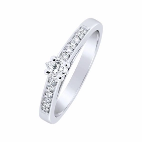 Solitaire en or blanc serti de diamants.