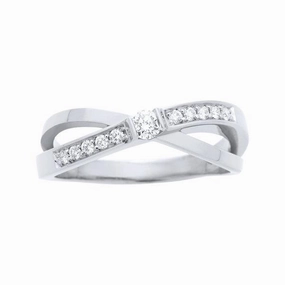 Solitaire en or blanc serti de diamants.