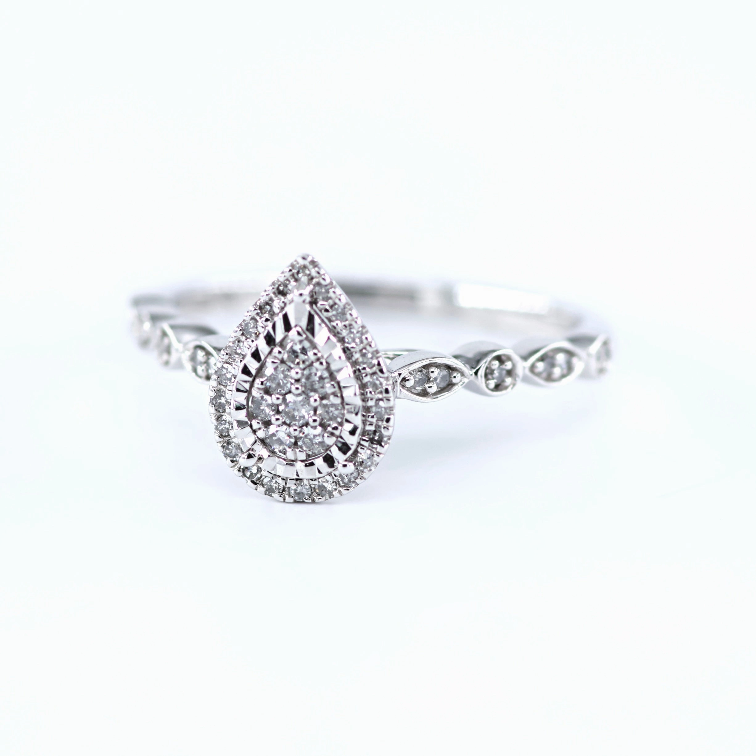 Tear Drop Diamond Engagement Ring 4690044